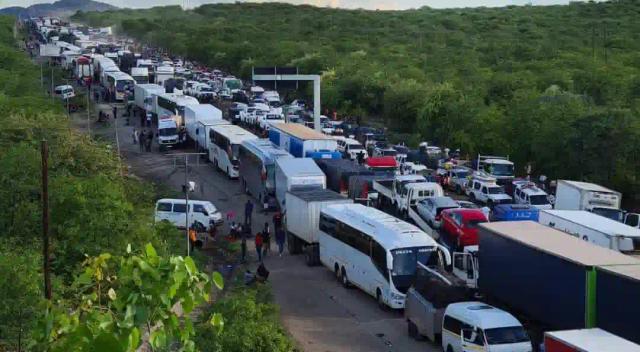 Beitbridge: Cross-border Transporters (Omalayitsha) Block Roads Over Border Closure