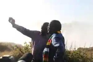 PICTURE: Presidents Masisi & Mnangagwa Take A Selfie At Vic Falls
