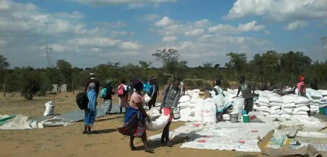 PICTURES: Lower Gweru Residents Receive Food Aid