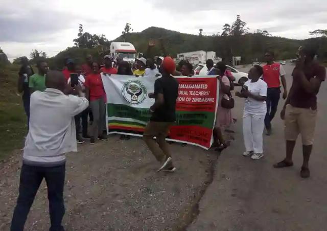 Striking Rural Teachers Continue 275km 'Long March', From Mutare To Harare