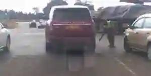 Video: ZRP officer fails to stop Range Rover using spikes