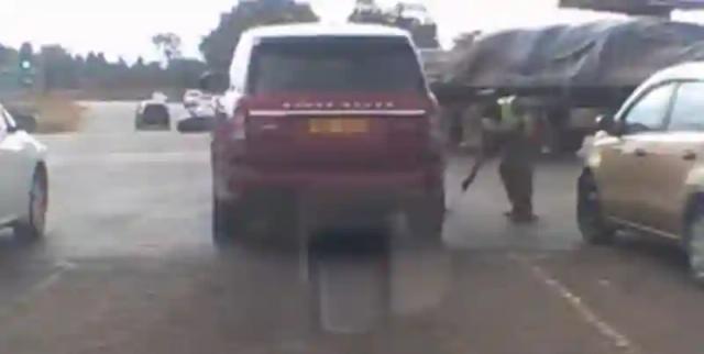 Video: ZRP officer fails to stop Range Rover using spikes