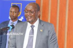VP Mohadi Abandons UZ Lecture After Knees Give In