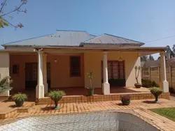 3 Bedroom House For Sale - Suburbs