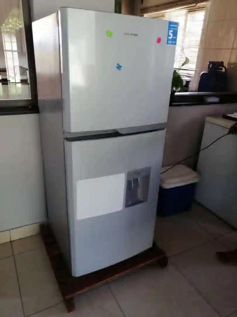 ﻿Capri 290 Litres water dispenser fridge