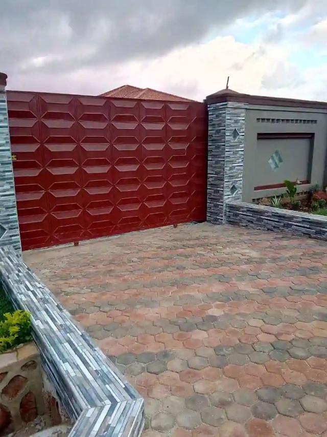 WE BUILD AND RENOVATE WALLS AND HOUSES HARARE