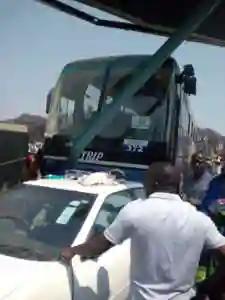 A ZUPCO Bus Veers Off The Road In Mbare, Hits Vendors And 8 Cars