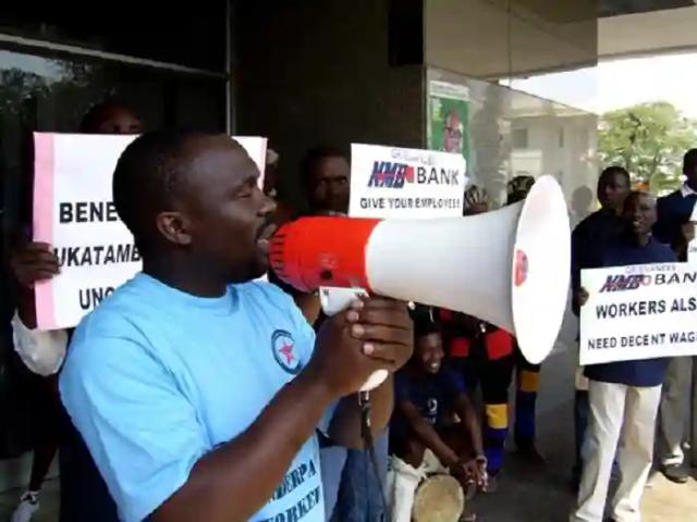Bankers Demand US$Salaries, Say Their 2009 Contracts Are In US$