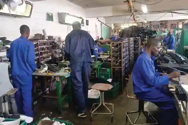 Bulawayo Shoemaker Struggles Due To Forex Shortages