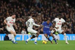 Chelsea Beat Nine-player Tottenham Hotspur