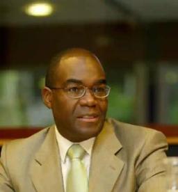 Conman Posing As Zimbabwe's Ambassador To SA Soliciting Money From Zimbabwean In South Africa