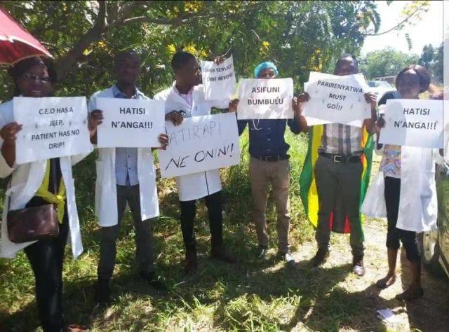 Doctors Say They Will Remain On Strike Despite Mnangagwa's Intervention, Say They Do Not Trust Parirenyetwa To Honour Promises