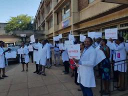 Doctors Vow To Continue With Strike Despite The Return Of Magombeyi