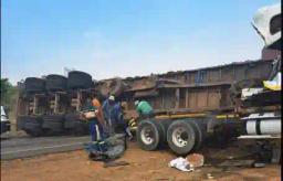 Haulage Truck Overturns And Blocks Harare-Mutare Road