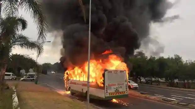 JUST IN: 7 Injured As Golden Arrow Bus Travelling From Harare Catches Fire In Kayelitsha