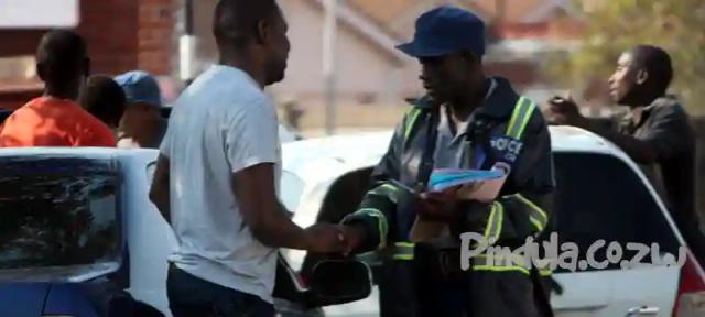 "Kuripwa Kugara," ZRP Traffic cop brags while counting loot,