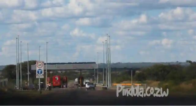 Man Collecting "Fees" From Motorists Bypassing A ZINARA Tollgate Along The Mutare-Masvingo Highway - Report