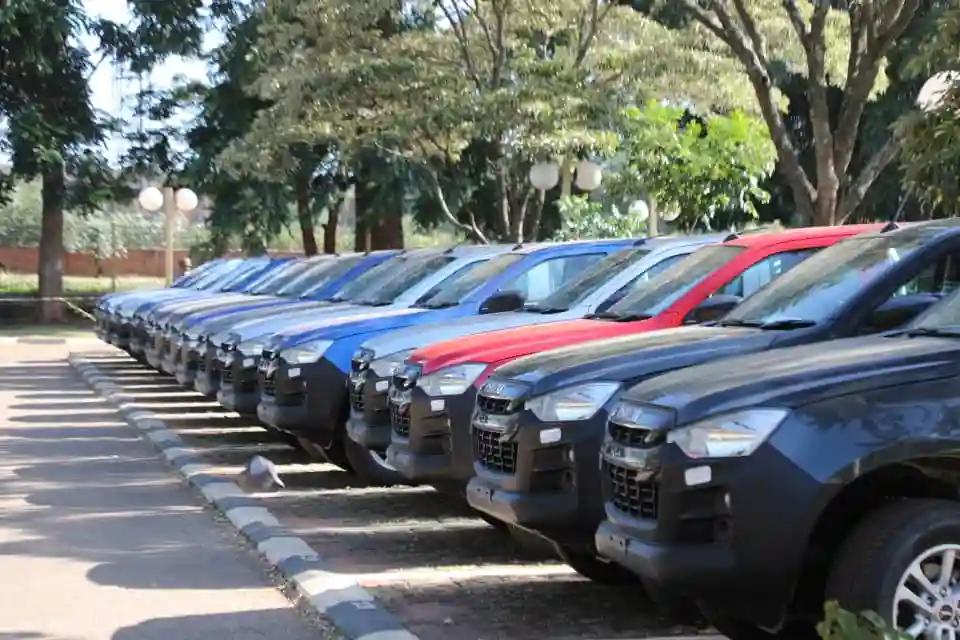 Mnangagwa Dishes Out 100 Brand-new Vehicles To Chiefs