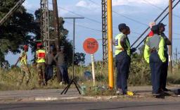 Motorists Evading A Road Block Along Seke Road Parting With $20 To Pass Through An Illegal "Tollgate" - Report