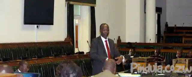 Moyo to defy Mugabe on suing Mnangagwa