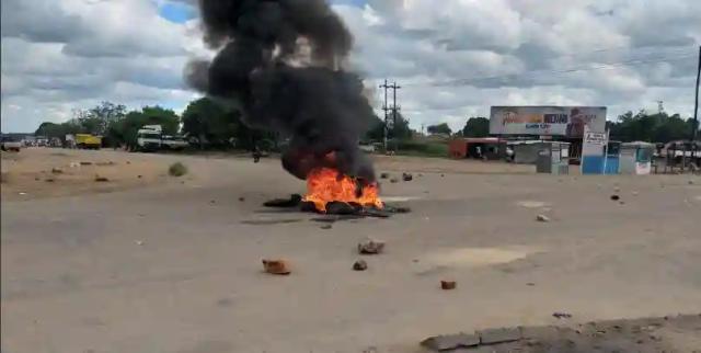 PICTURES: Chitungwiza Protests As MDC Youth Protesters Are Denied Bail