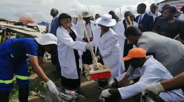 PICTURES: First Lady Leads Clean-Up Campaign At Mbudzi Roundabout
