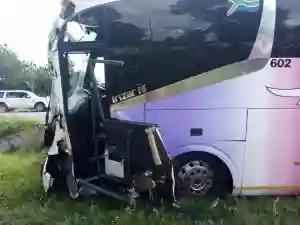 PICTURES: InterCape Bus Involved In An Accident In Masvingo - REPORT
