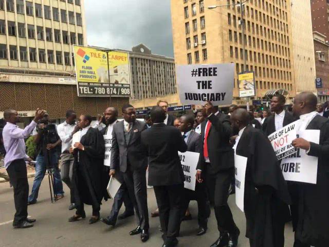 PICTURES: Lawyers March In Harare Today Against 'Miscarriage of Justice' At The Courts
