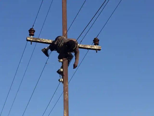 PICTURES: Man Electrocuted Trying To Steal Copper Cables