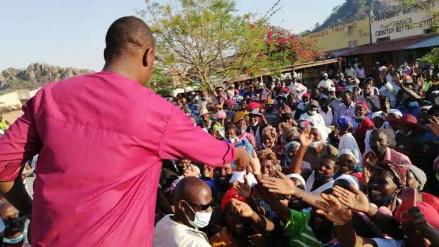 PICTURES: MDC Alliance Leader Chamisa Draws Crowds In Masvingo
