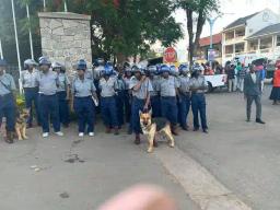 Police Block Civil Servants’ Demonstration In Harare