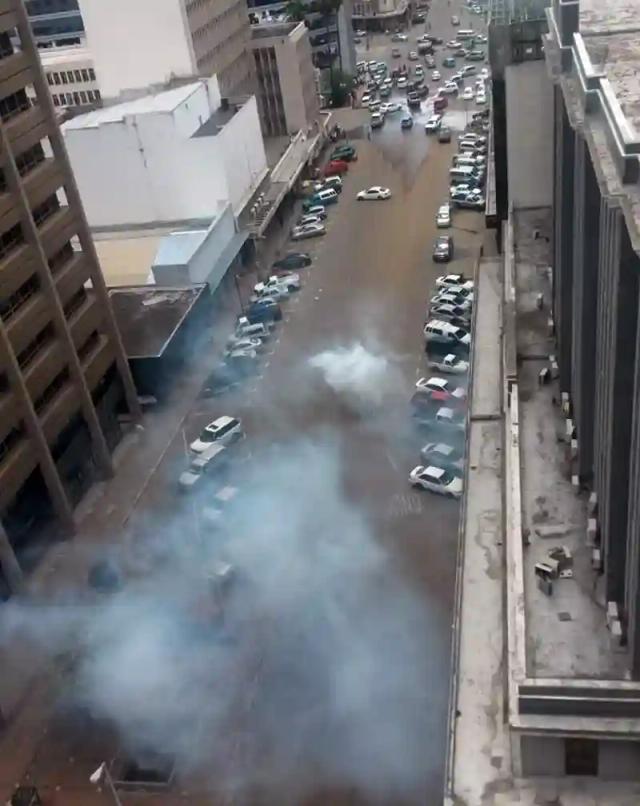 Police & vendors clash in Harare CBD, Teargas fired to disperse vendors