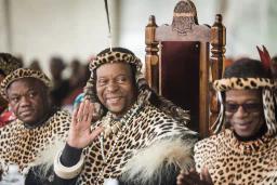 Ramaphosa's Security Destroy Part Of King Zwelithini's Palace Fence To Enable Him To Escape An Angry Mob