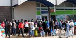 RBZ speaks on new bank charges & continued bank queues despite introduction of bond notes
