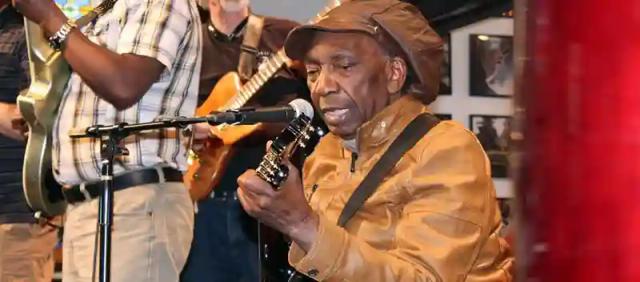 Thomas Mapfumo Denies That He Sought Asylum In USA, To Return Home After 14 Years