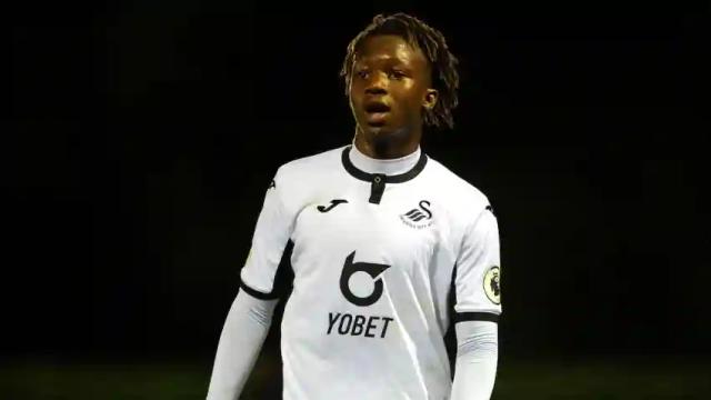 Tivonge Rushesha Signs Professional Contract At Swansea City