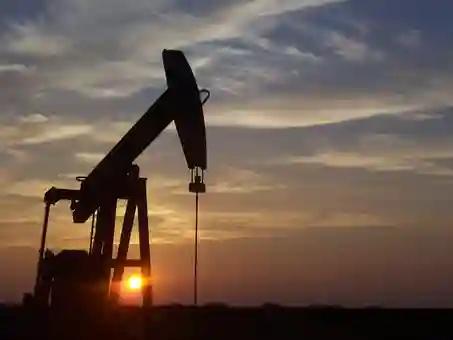US Crude Oil Price Crashes To Below $1 Per Barrel