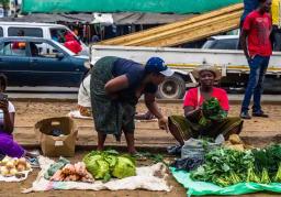 Vendors In Chitungwiza And Highfields Set Up Shop Despite The Lockdown - Report