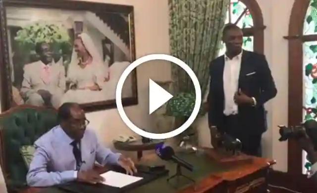 Video: Robert Mugabe Hosts Press Conference