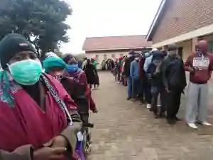 WATCH: Chivi Villagers Scramble To Get Into Constitutional Amendment No.2 Bill Hearing