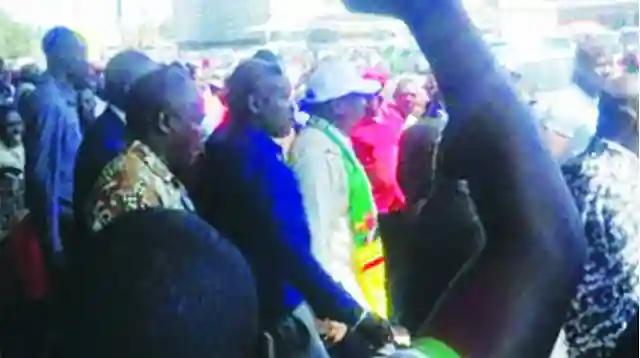 WATCH: Crowds Run To Greet ED In Kwekwe Supermarket